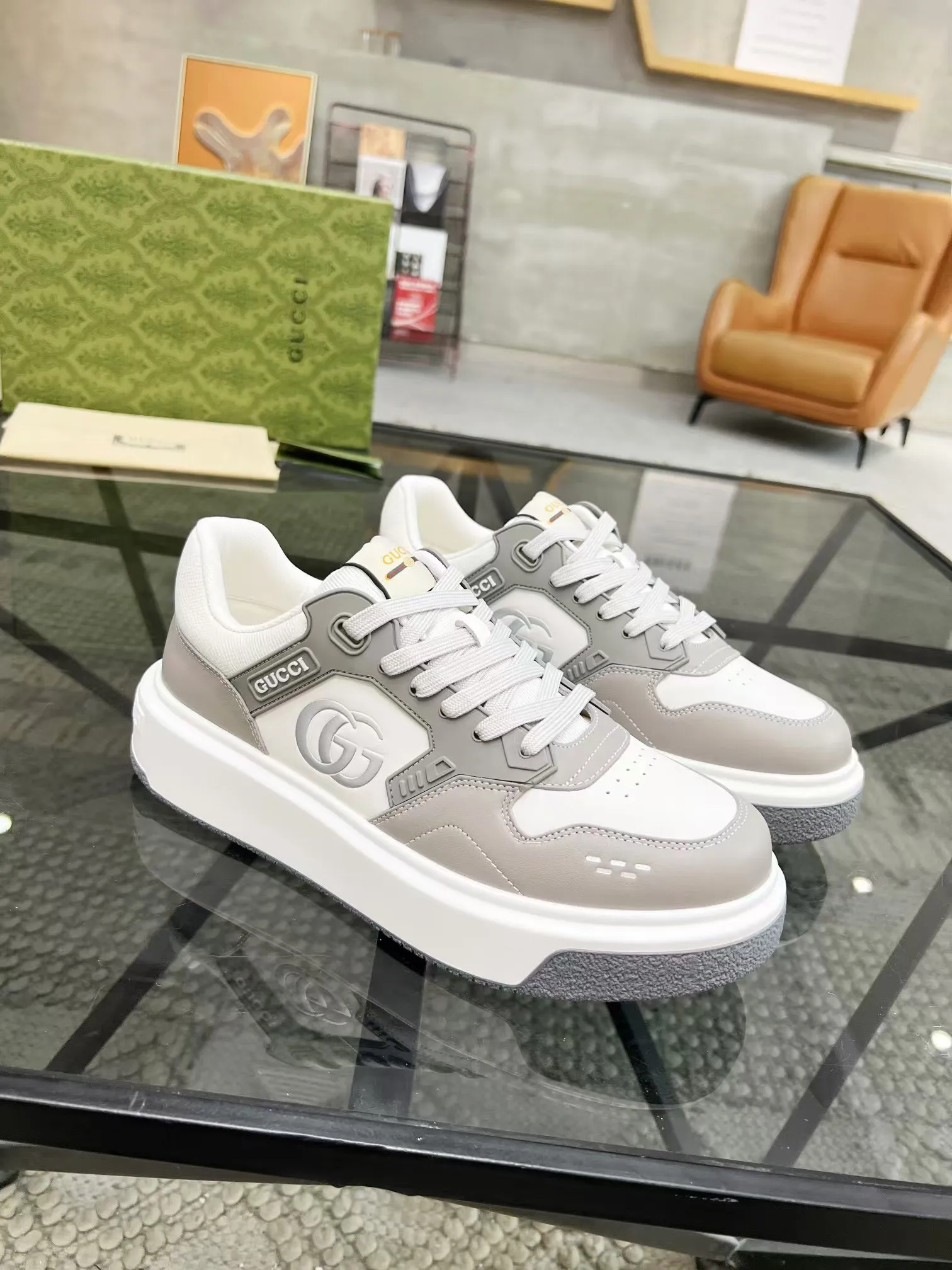 Men's Men's Shoes Men's Men's 💰460 new men's shoes GUCCI [Lightning] latest shoes shipped. Original quality, fashionable, made of special materials, sheepskin lining, brand new packaging. The foot feels super comfortable and the workmanship is impeccable. Size: 38-45